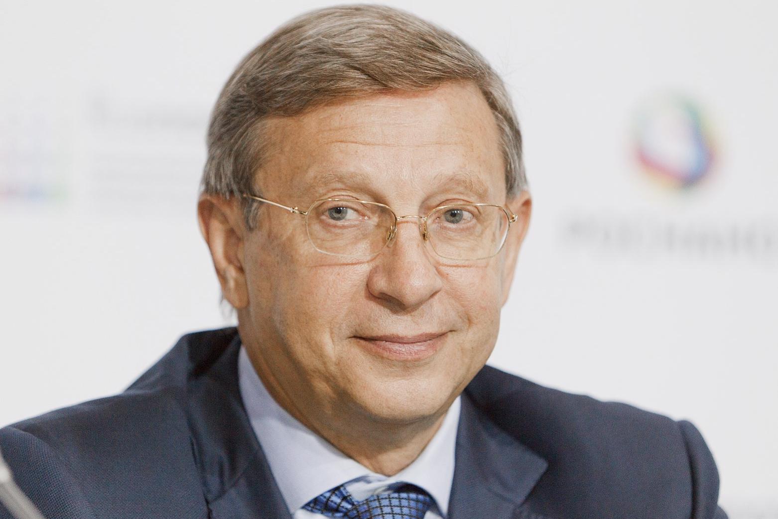 https://commons.wikimedia.org/wiki/File:Vladimirevtushenkov2011.jpg